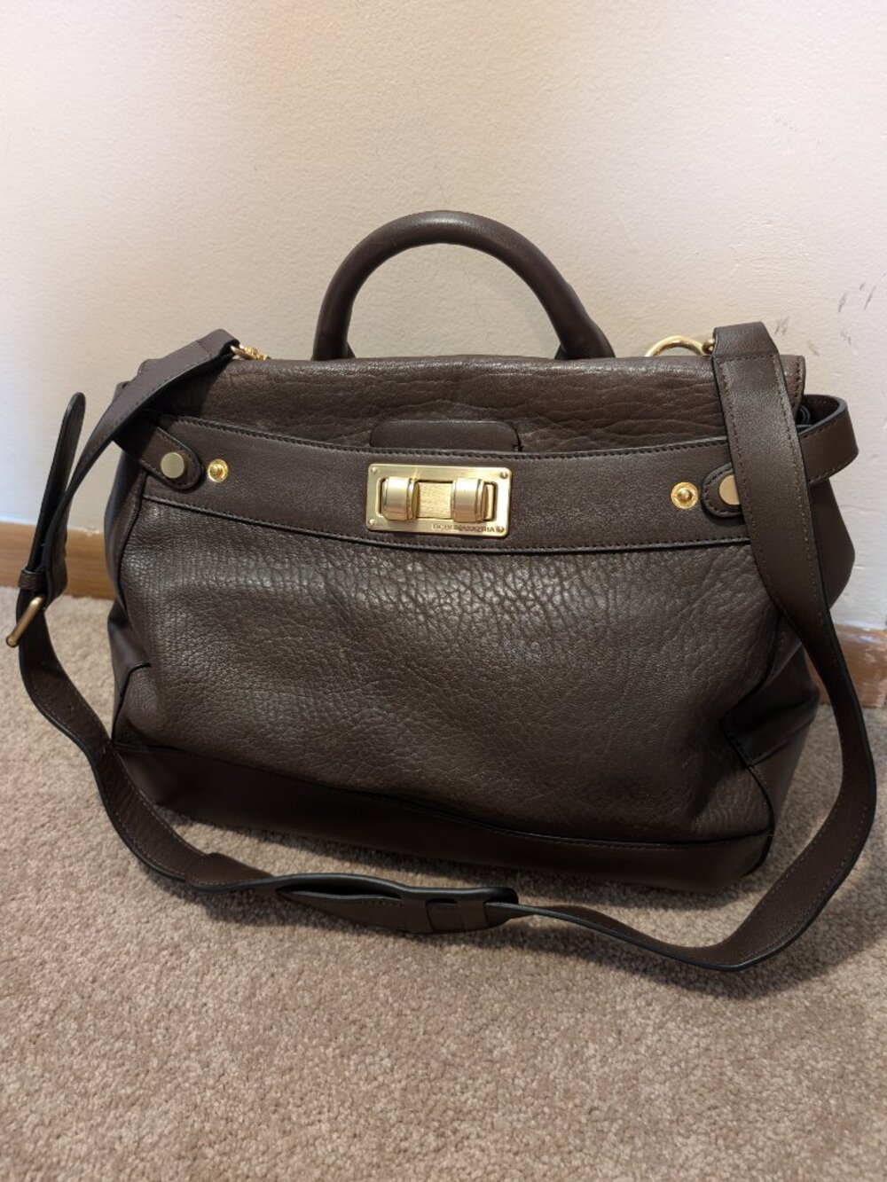 100% leather BCBG Max Azria chocolate brown purse shoulder bag